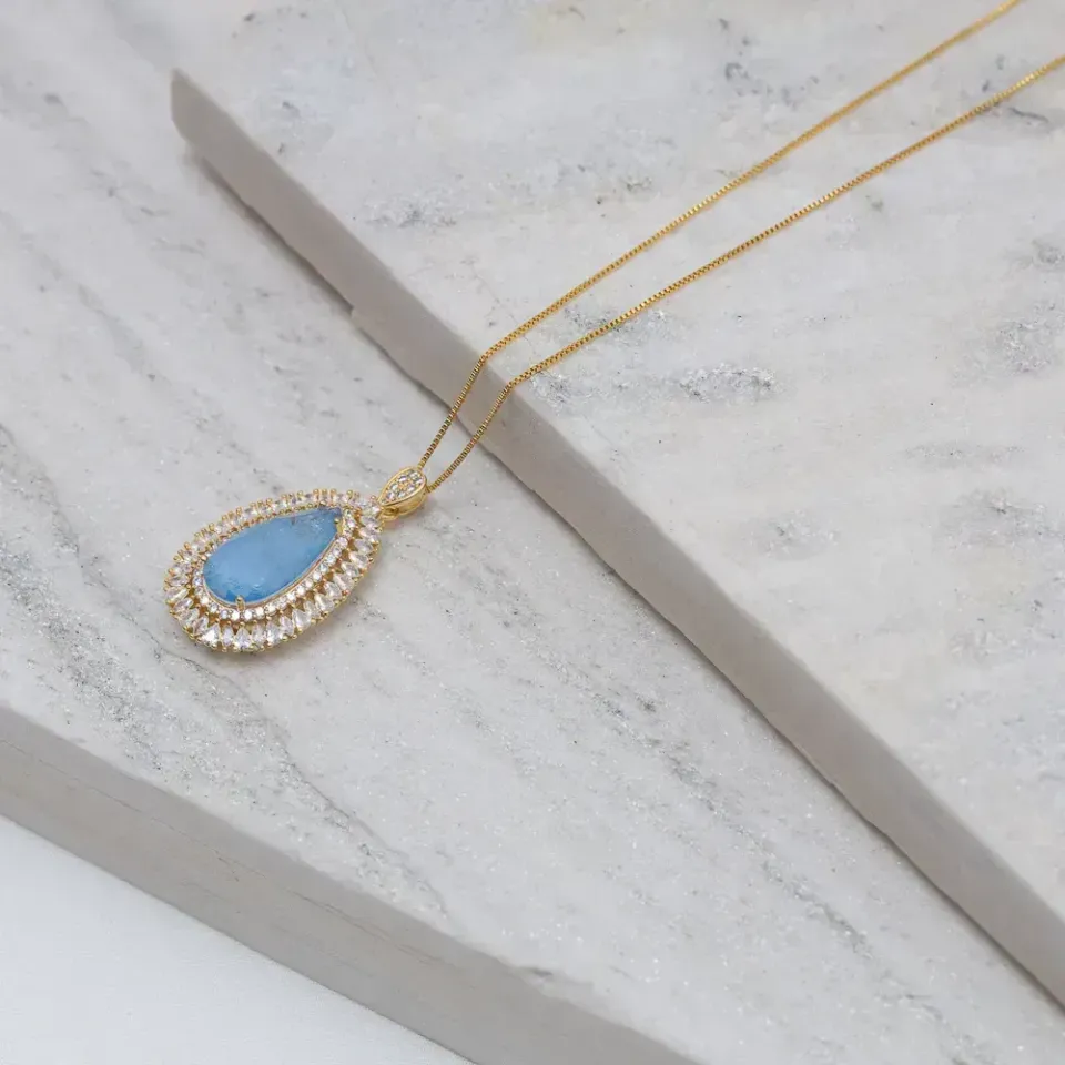 COLAR GOTA COM ZIRCÔNIAS E PEDRA AZUL CLARO M BANHO OURO 18K