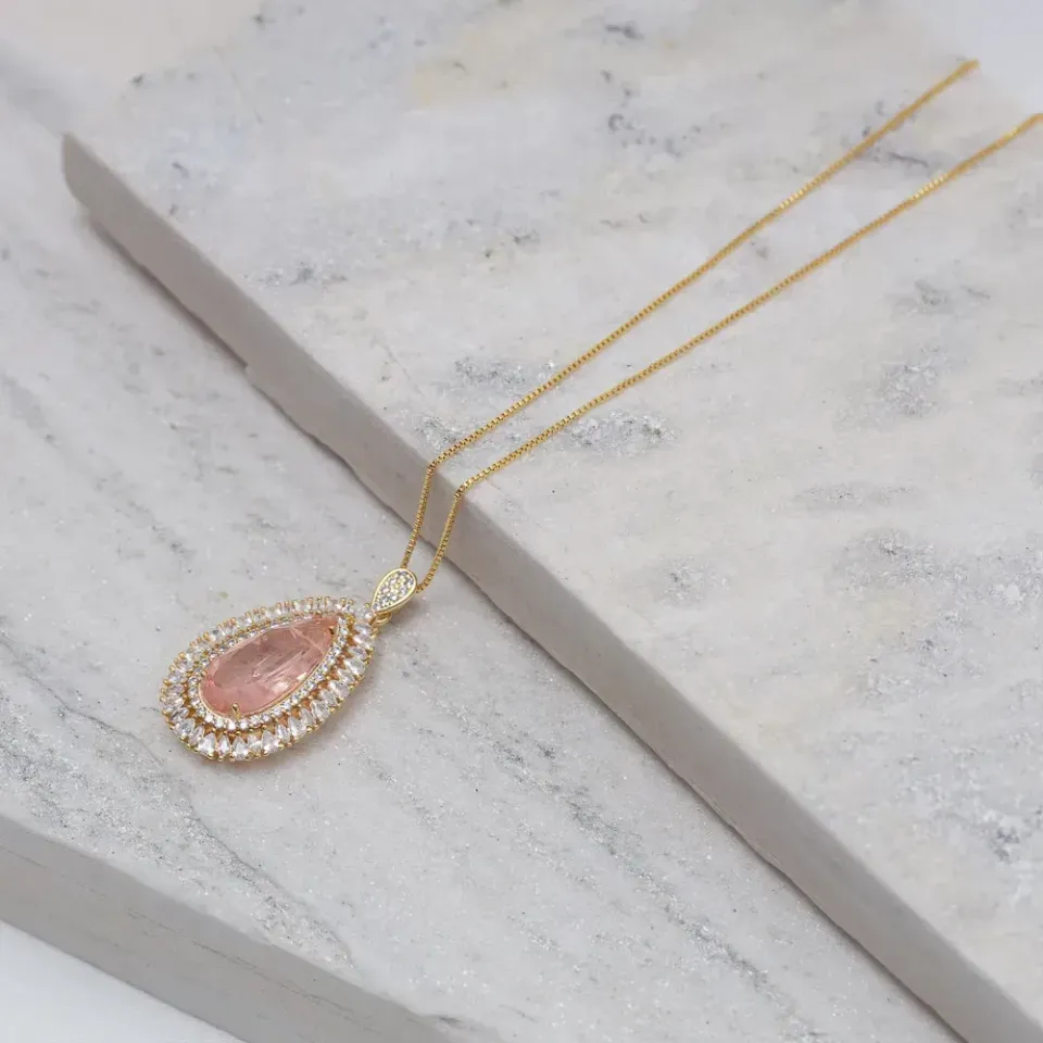 COLAR GOTA COM ZIRCÔNIAS E PEDRA SALMÃO M BANHO OURO 18K