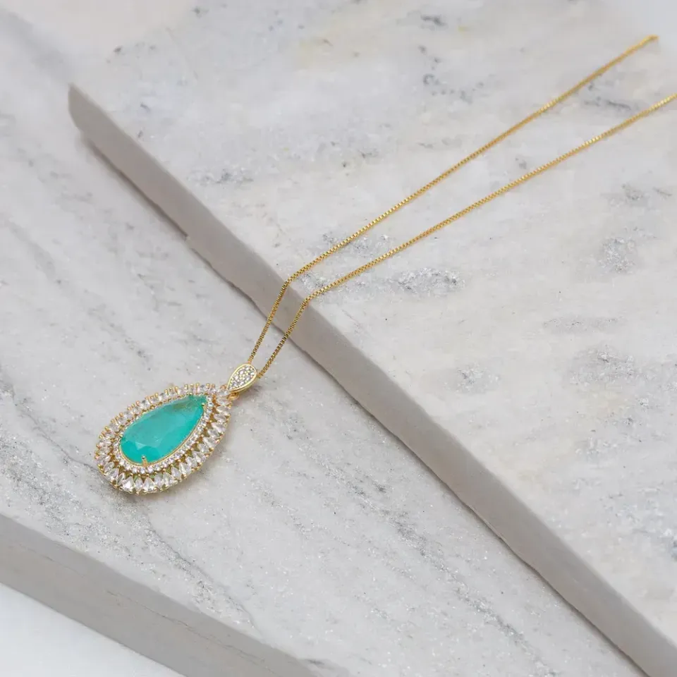 COLAR GOTA COM ZIRCÔNIAS E PEDRA VERDE TIFFANY M BANHO OURO 18K