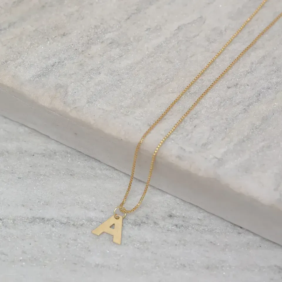 COLAR PINGENTE LETRA A LISA BANHO OURO 18K