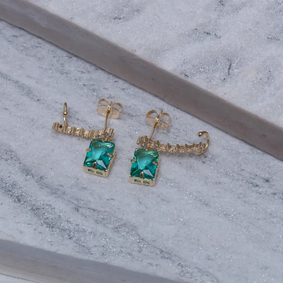 BRINCO EAR CUFF COM PEDRA VERDE TIFFANY BANHO OURO 18K