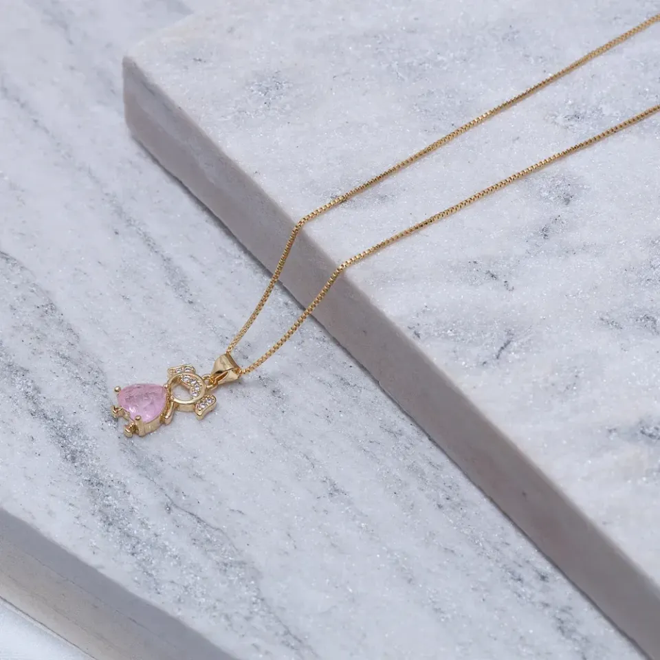 COLAR FILHOS MENINA COM PEDRA ROSA IOGURTE BANHO OURO 18K