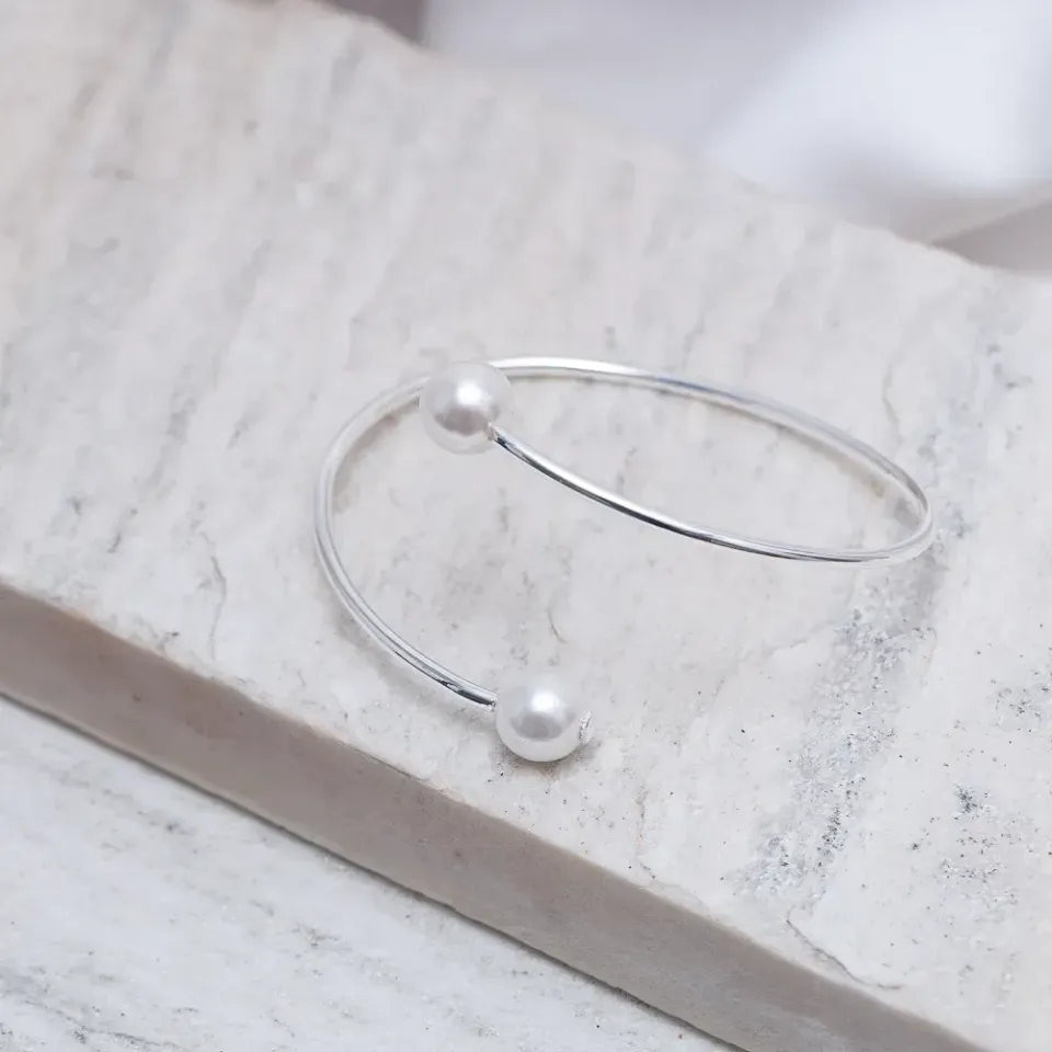 BRACELETE FINO COM PÉROLA BANHO PRATA