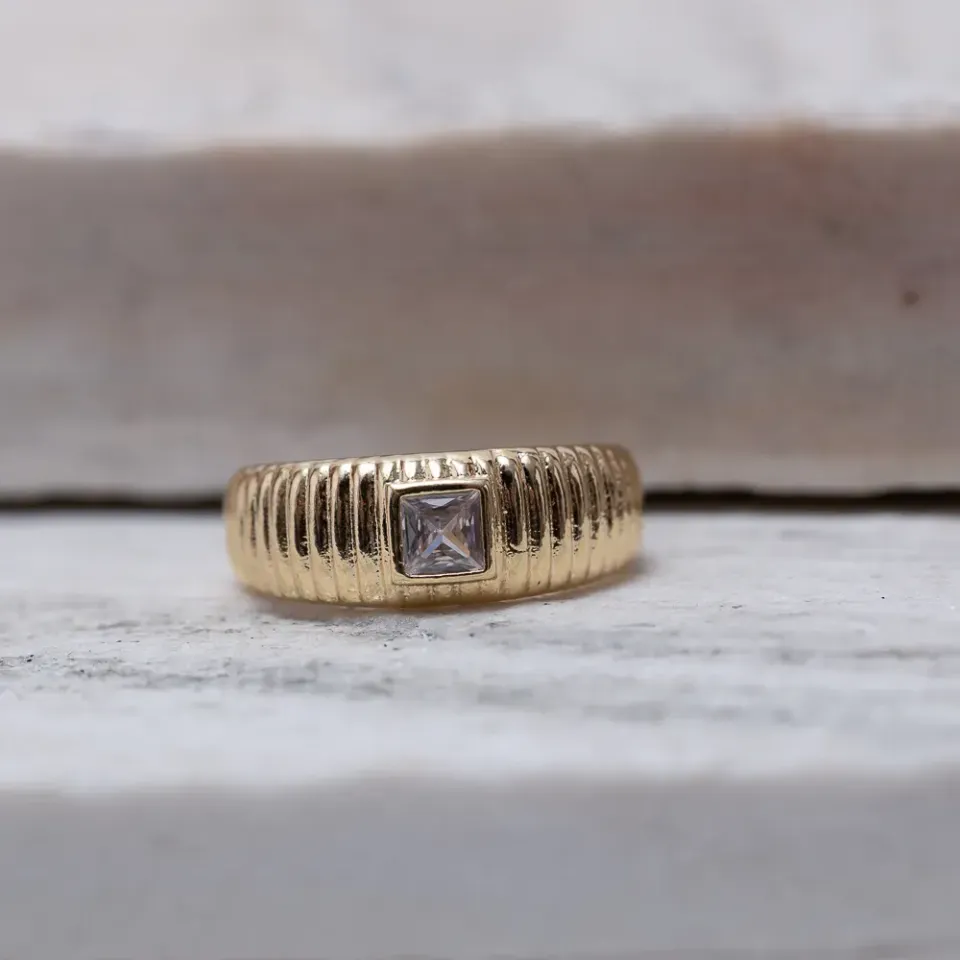 ANEL CARACOL COM PONTO DE LUZ QUADRADA BANHO OURO 18K
