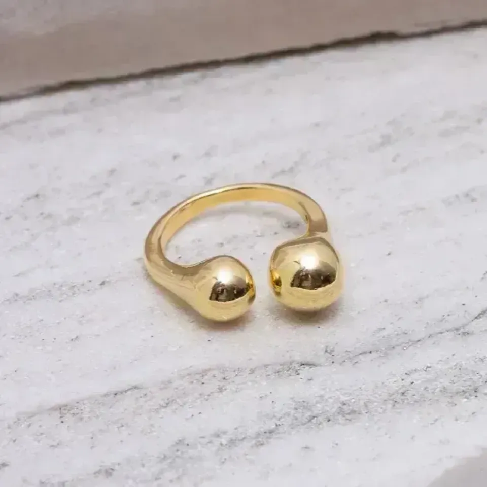 ANEL DUAS ESFERAS LISO COM REGULAGEM BANHO OURO 18K