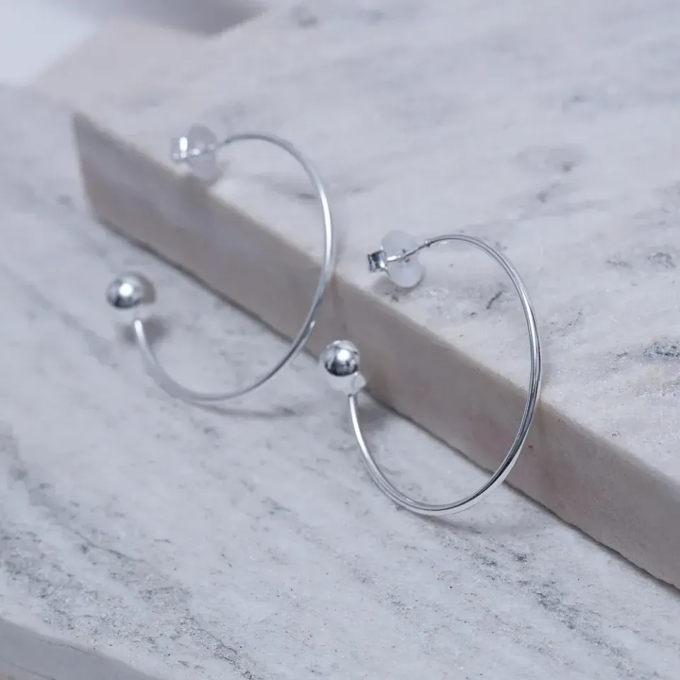 BRINCO ARGOLA COM BOLA NA PONTA BANHO OURO 18K