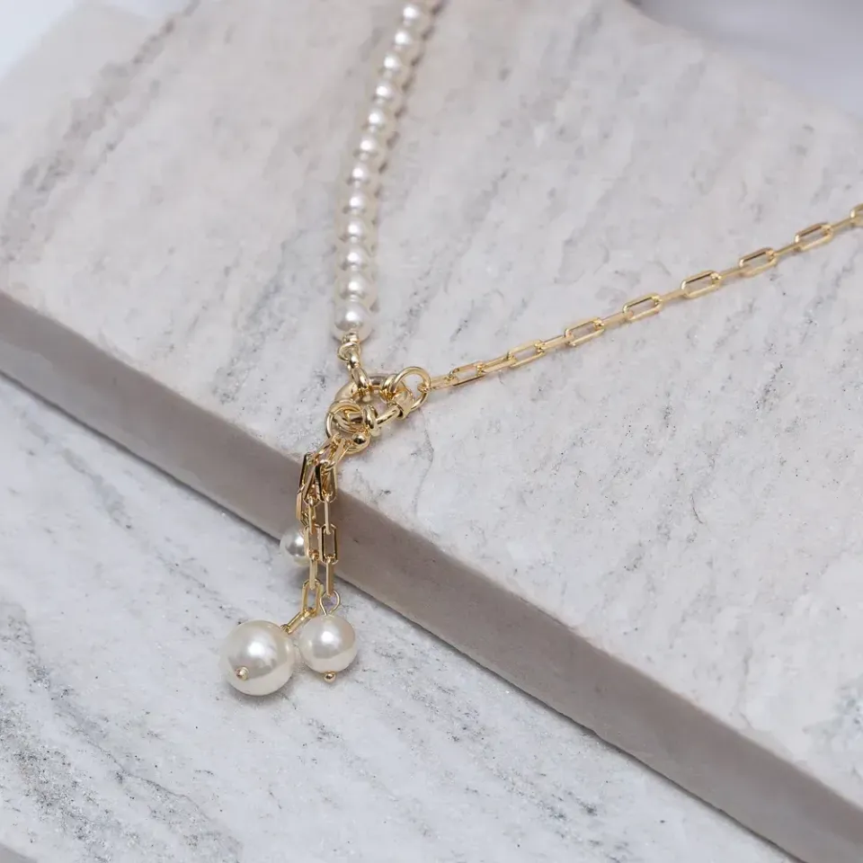 COLAR ELOS CARTIER E PÉROLAS COM FECHO BOIA BANHO OURO 18K