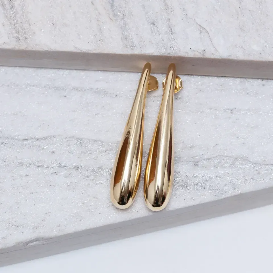 BRINCO GOTA PALITO LISA BANHO OURO 18K
