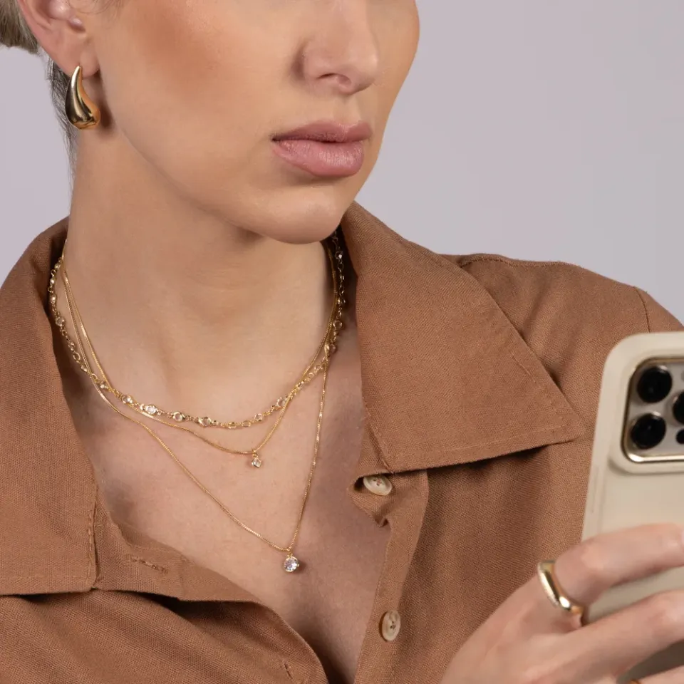 BRINCO GOTA LISA M BANHO OURO 18K