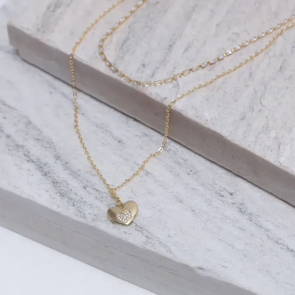COLAR DUPLO COM CORAÇÃO LISO E CRAVEJADO BANHO OURO 18K