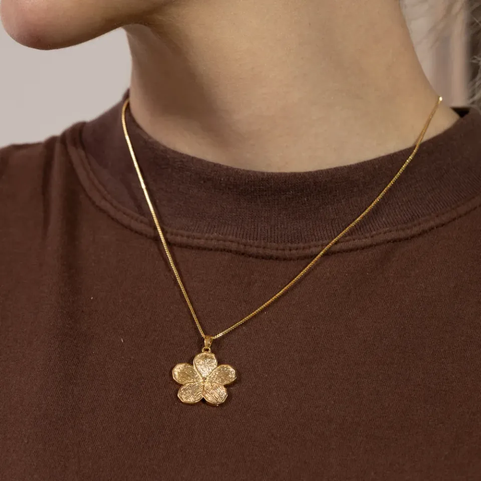 CONJUNTO FLOR RISCADA BANHO OURO 18K