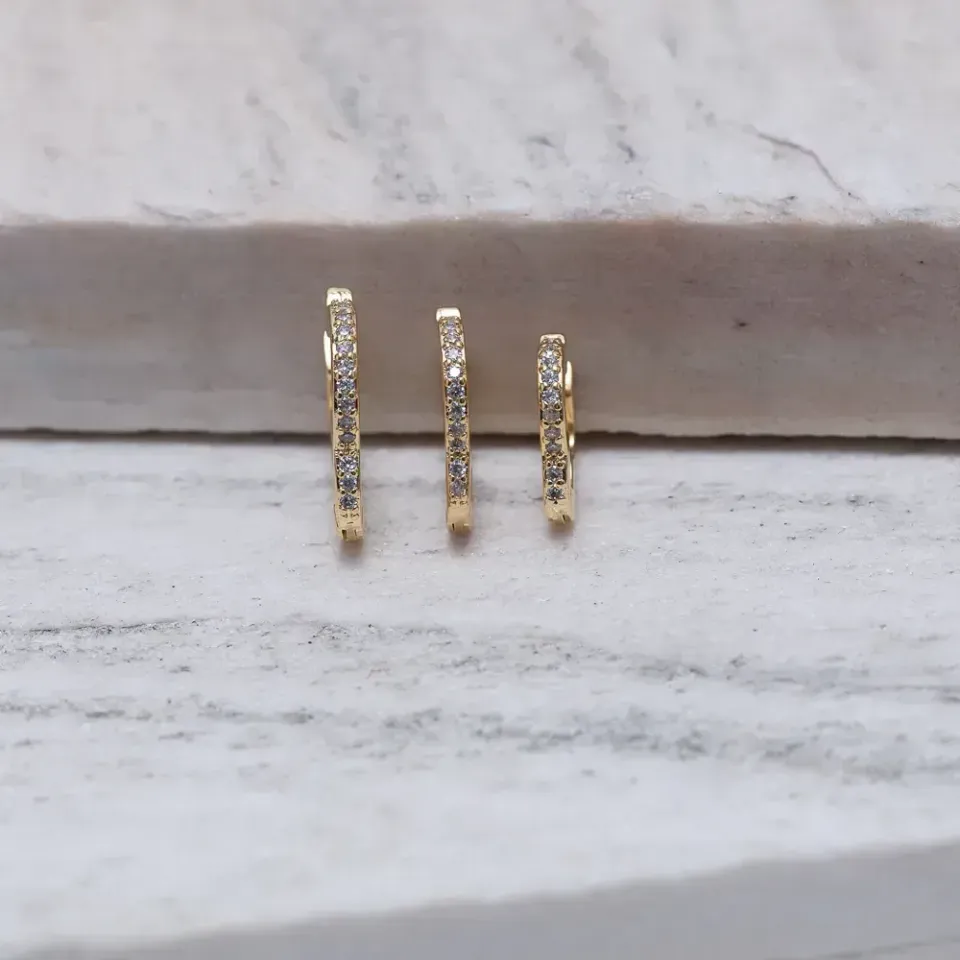 BRINCO ARGOLA M VIRGINIA CRAVEJADA BANHO OURO 18K