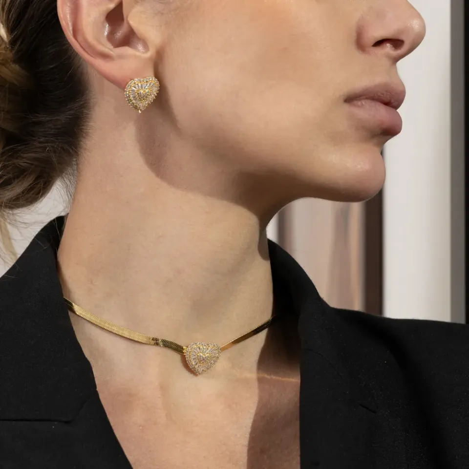 CONJUNTO FITA ESPELHADA COM CORAÇÃO CRAVEJADO BANHO OURO 18K
