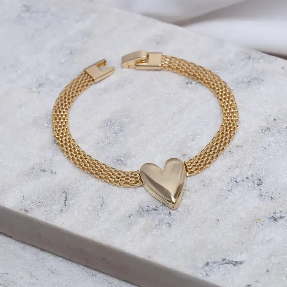PULSEIRA OCA ACHATADA COM CORAÇÃO LISO BANHO OURO 18K