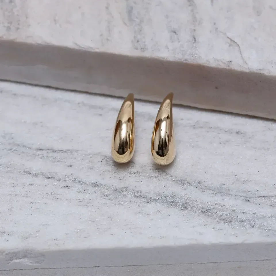 BRINCO GOTA FINA ABAULADA M BANHO OURO 18K