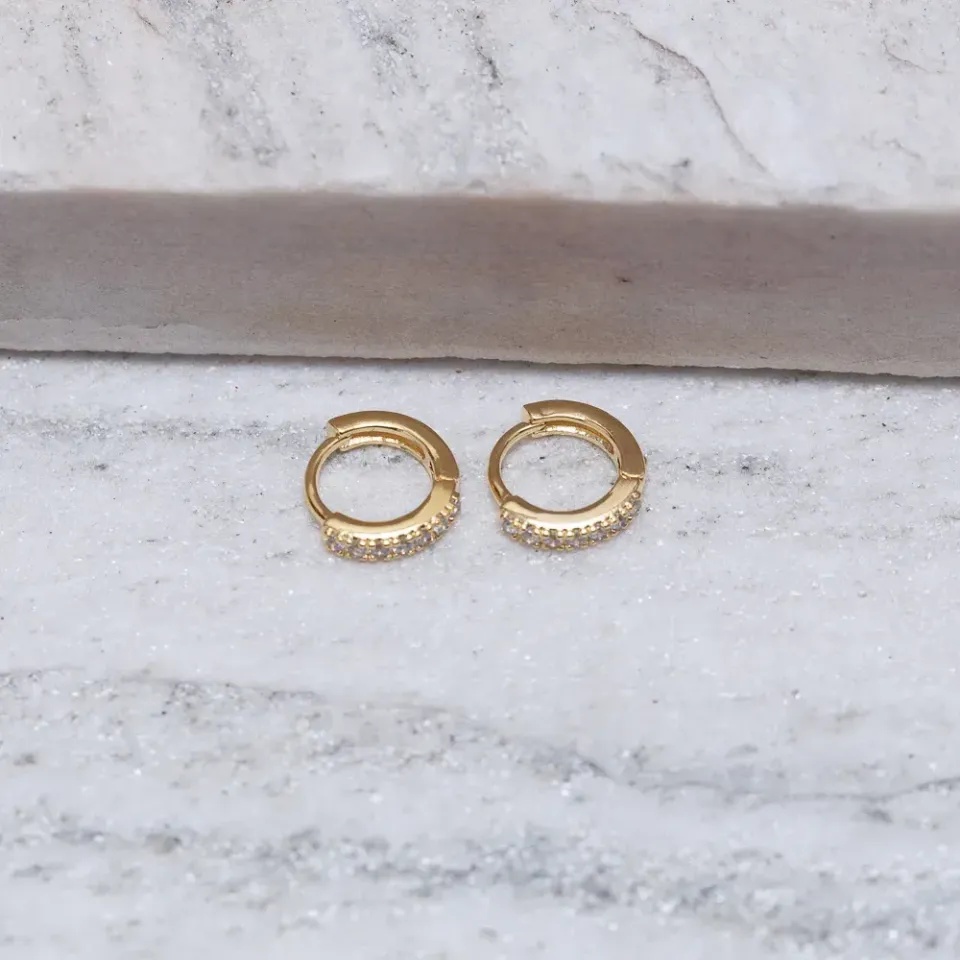 BRINCO ARGOLINHA COM ZIRCÔNIA P BANHO OURO 18K
