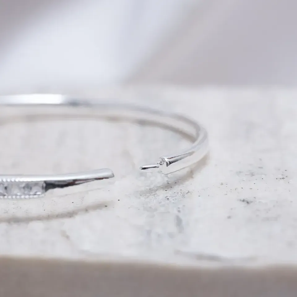 BRACELETE VIRGINIA CRAVEJADO E COM ZIRCÔNIAS CRISTAIS BANHO PRATA