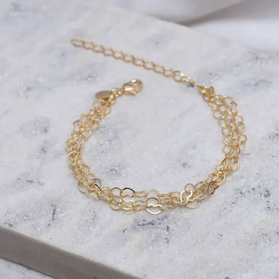 PULSEIRA CORRENTE TRIPLA DE CORAÇÕES BANHO OURO 18K