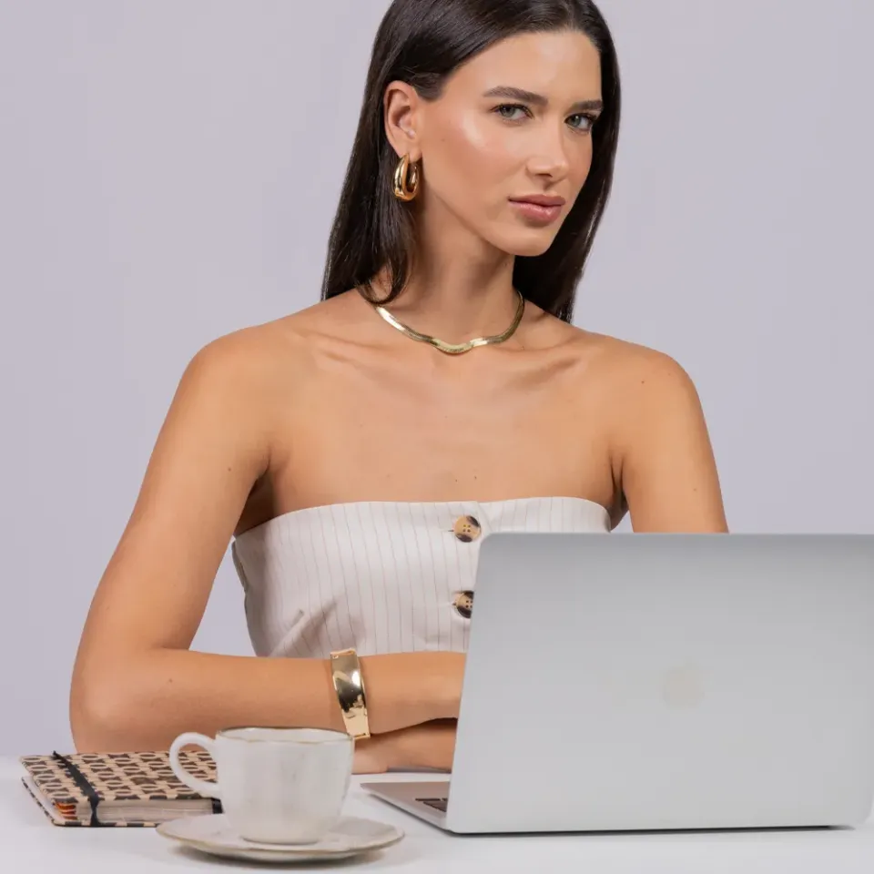 COLAR FITA ESPELHADA M BANHO OURO 18K
