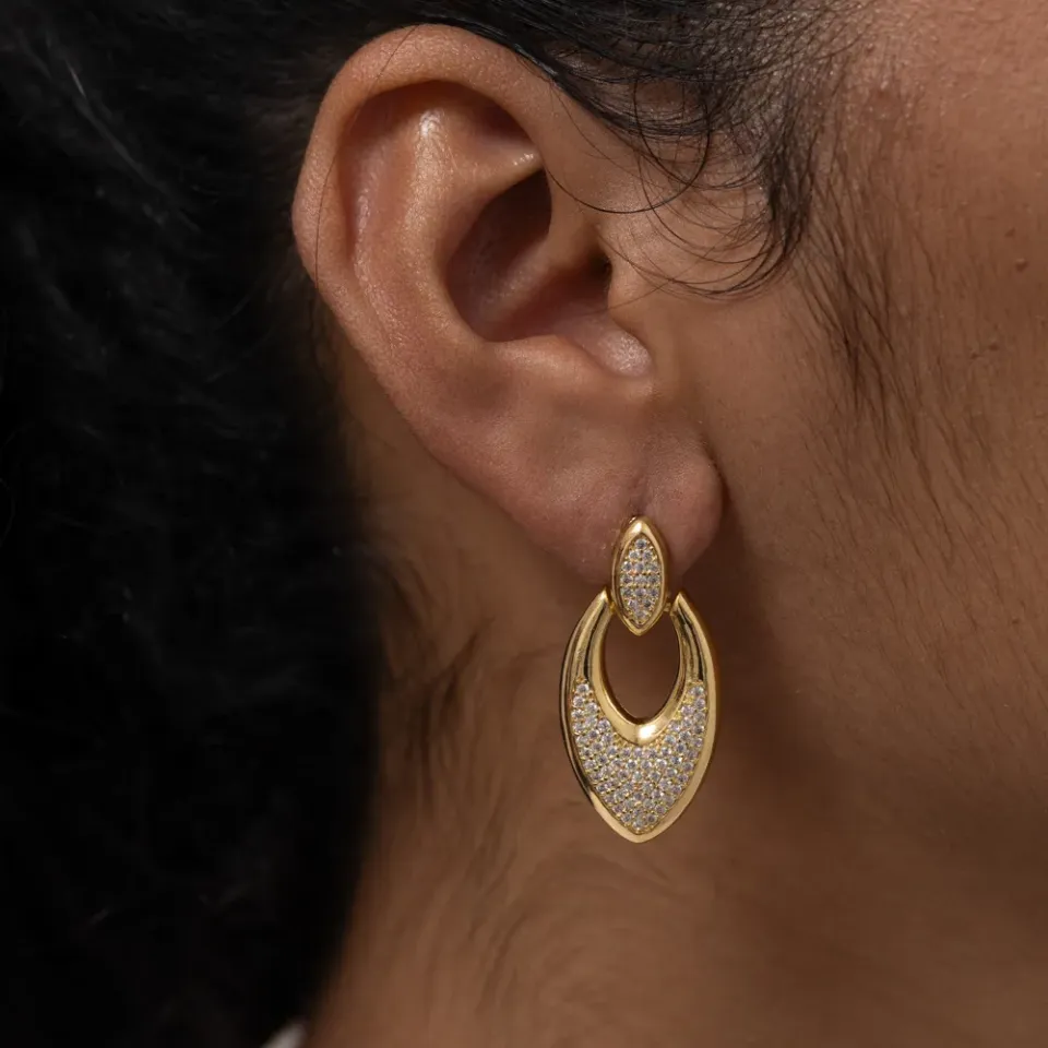 BRINCO LOSANGO CRAVEJADO BANHO OURO 18K