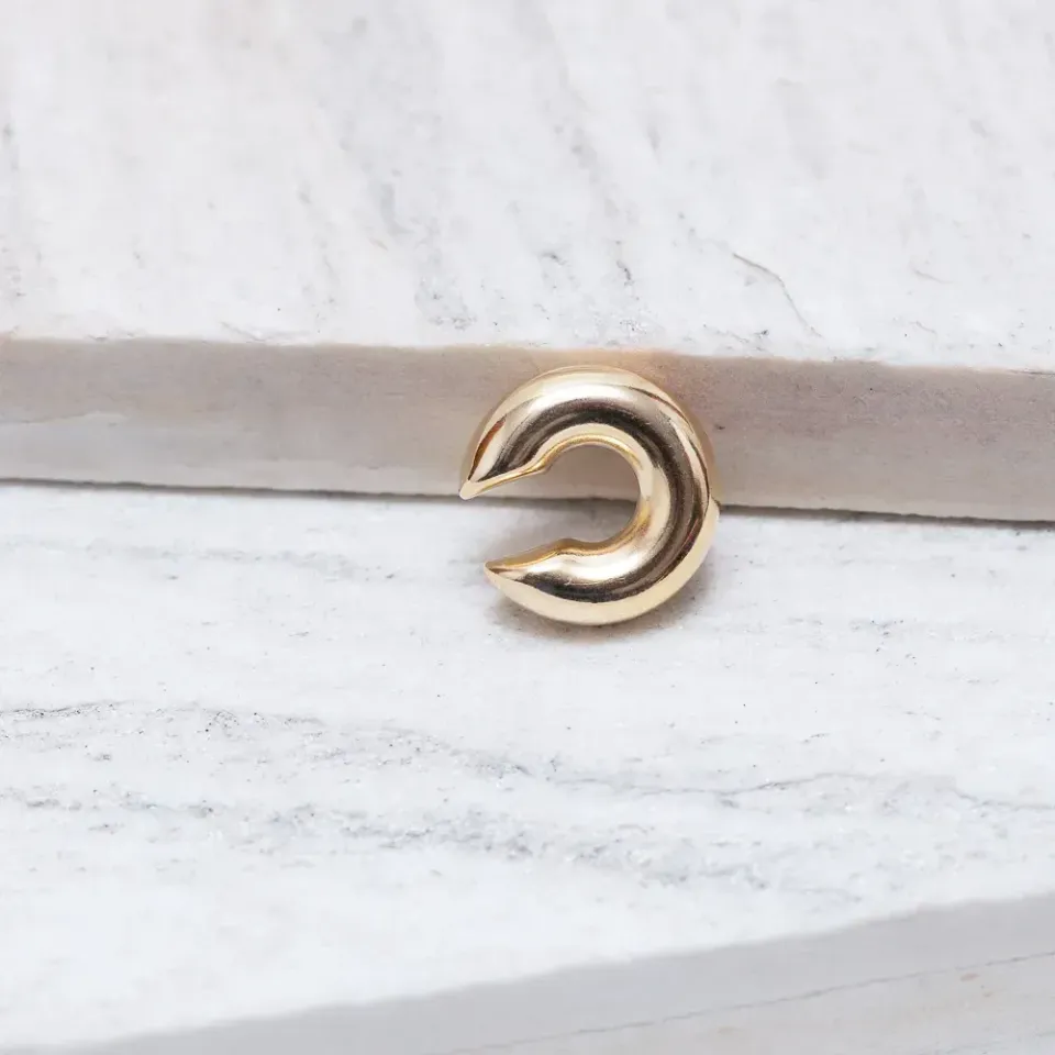 BRINCO FAKE ABAULADO BANHO OURO 18K