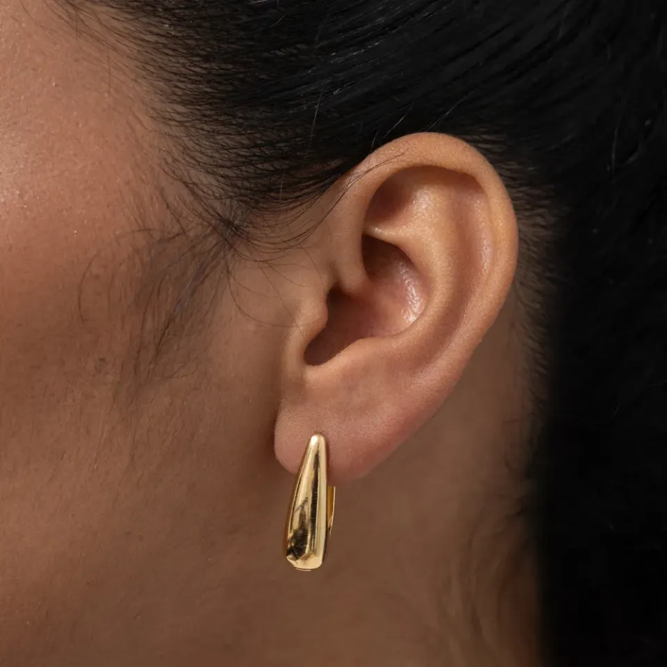 BRINCO ARGOLA GOTA LISA BANHO OURO 18K