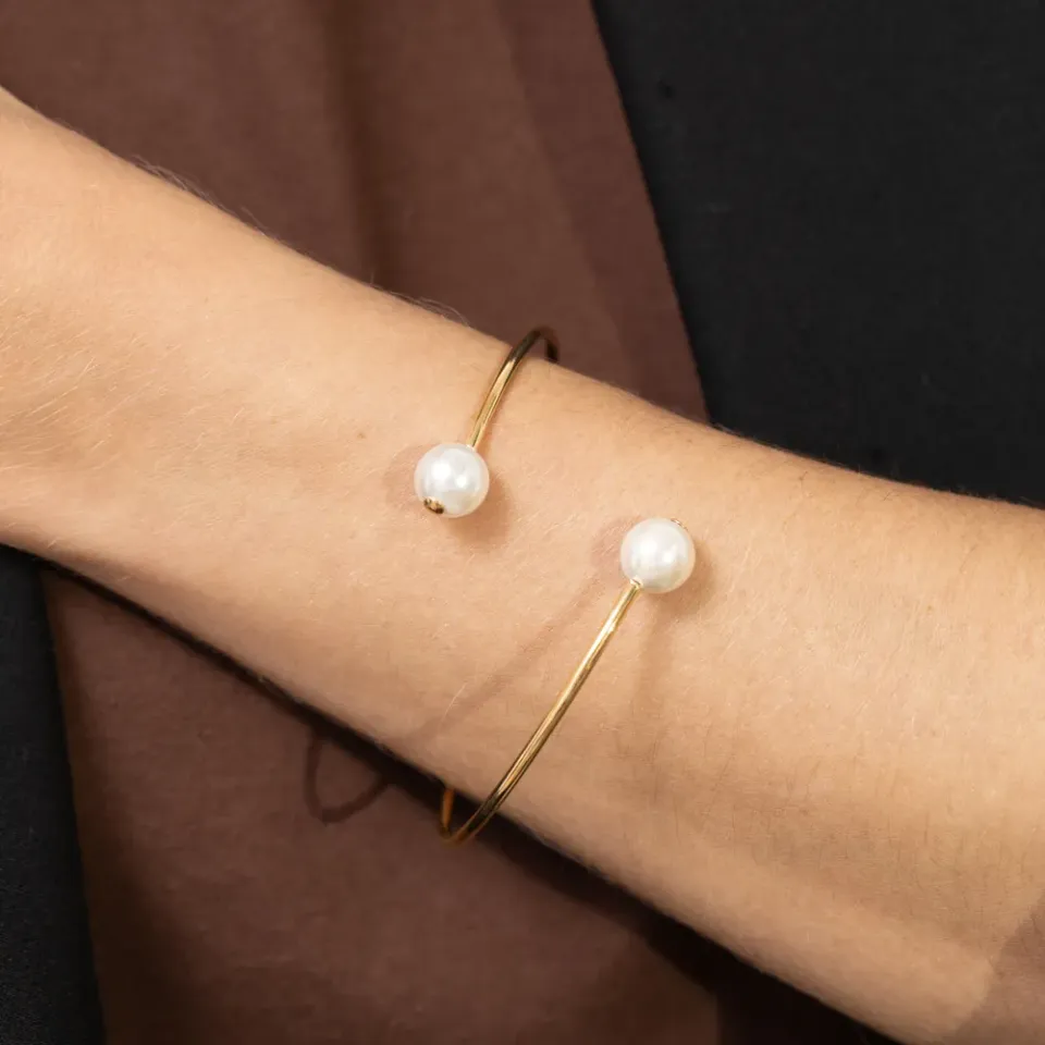 BRACELETE FINO COM PÉROLA BANHO OURO 18K