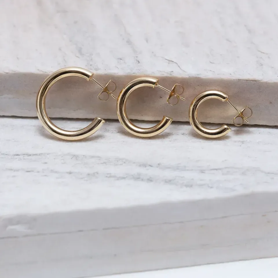 BRINCO ARGOLA TUBINHO P LISO BANHO OURO 18K