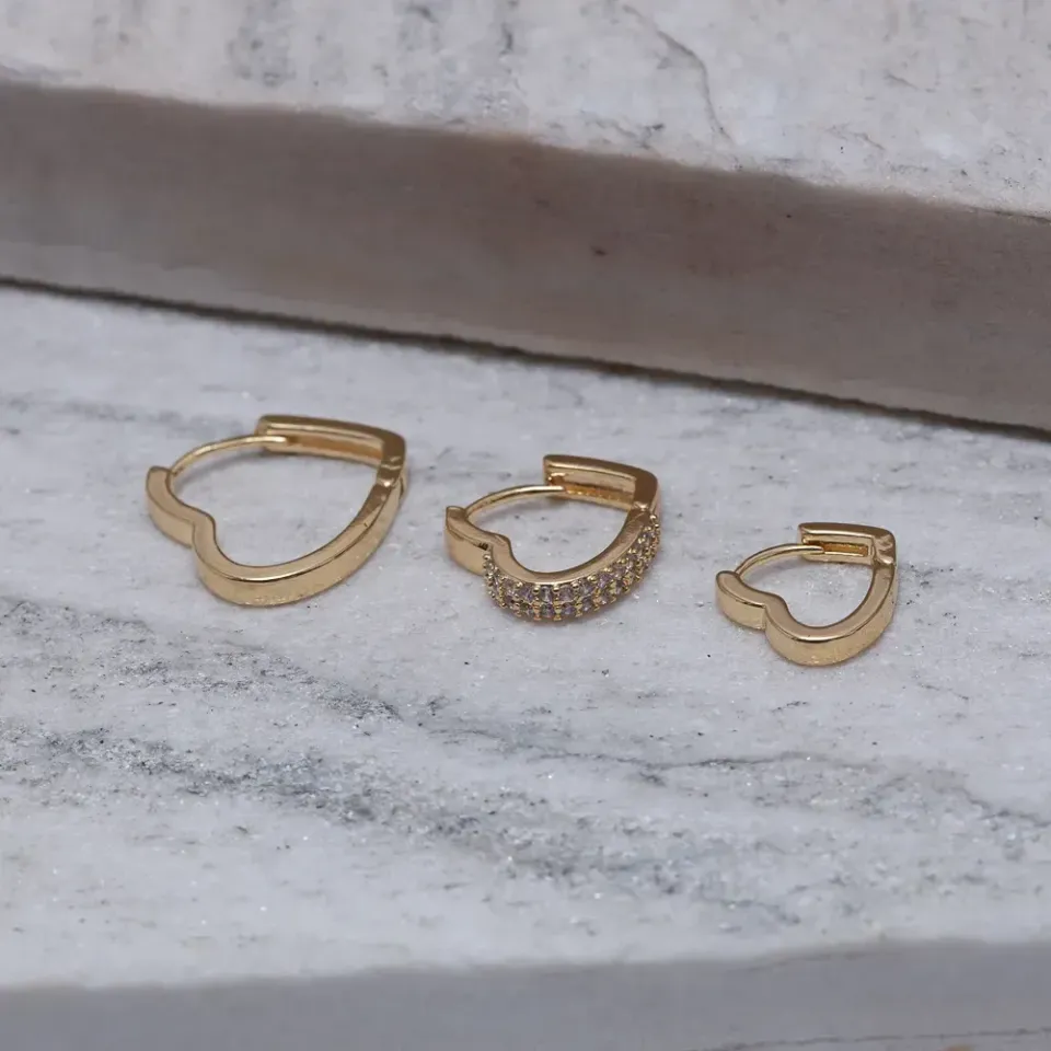 BRINCO ARGOLA CORAÇÃO G LISO BANHO OURO 18K