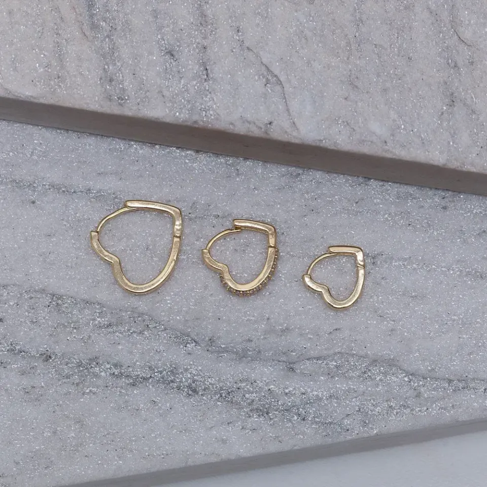 BRINCO ARGOLA CORAÇÃO G LISO BANHO OURO 18K