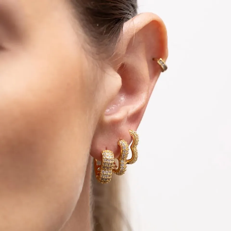 BRINCO ARGOLA CORAÇÃO G LISO BANHO OURO 18K