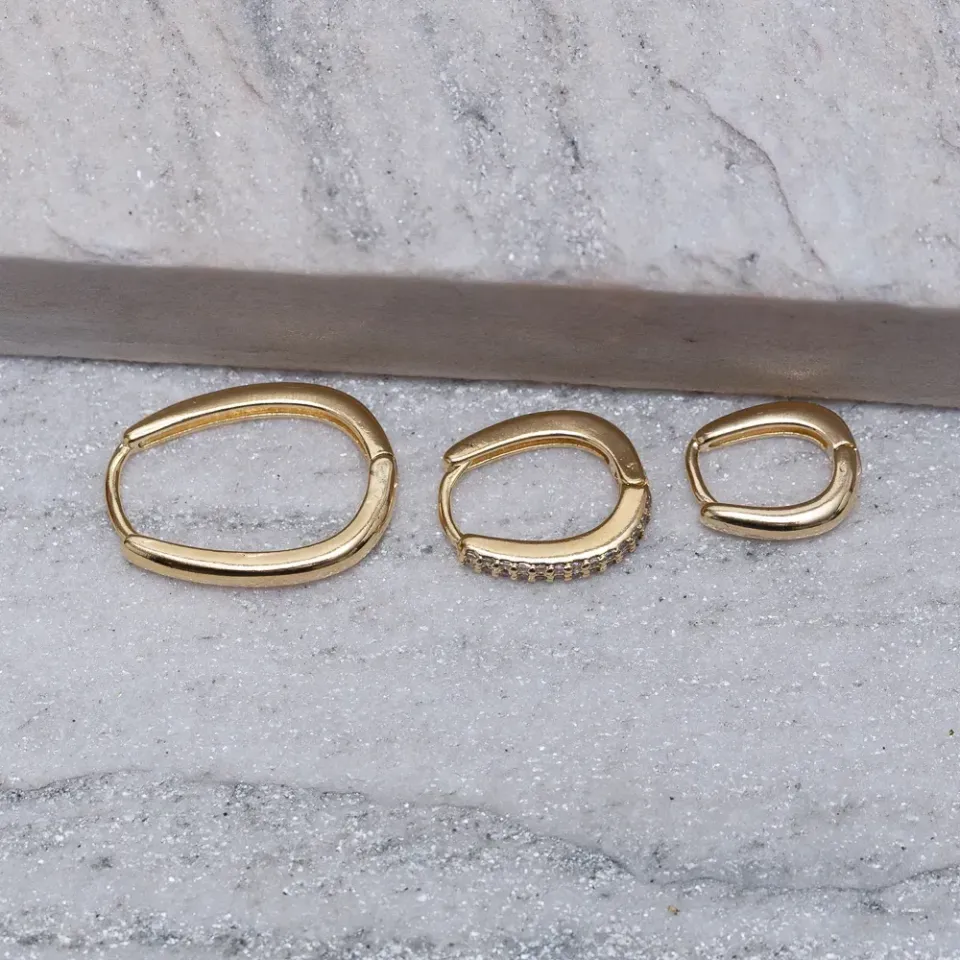 BRINCO ARGOLA G OVAL FINA BANHO OURO 18K
