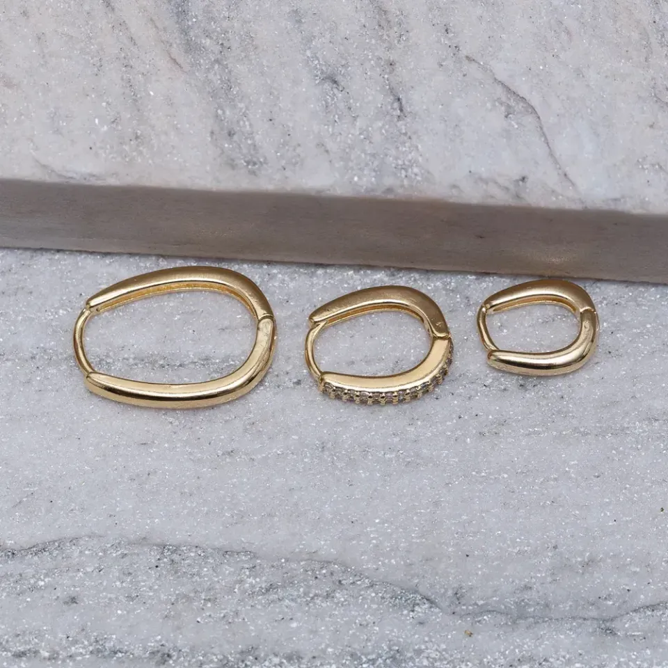BRINCO ARGOLA P OVAL FINA BANHO OURO 18K