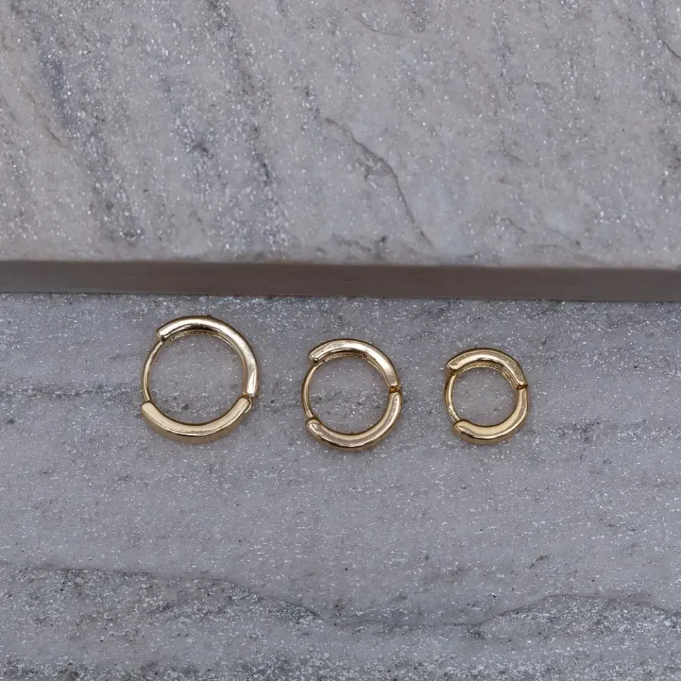BRINCO ARGOLINHA G CRAVEJADA TRIO BANHO OURO 18K