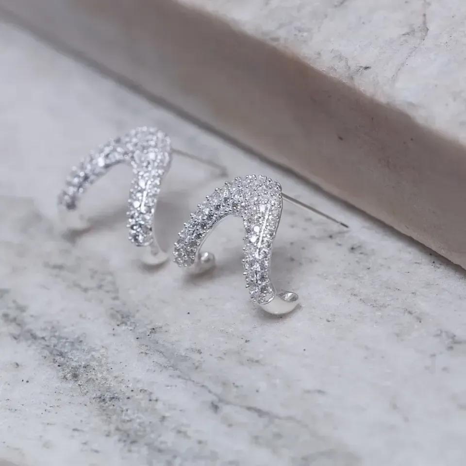 BRINCO EAR CUFF PONTEAGUDO CRAVEJADO BANHO PRATA