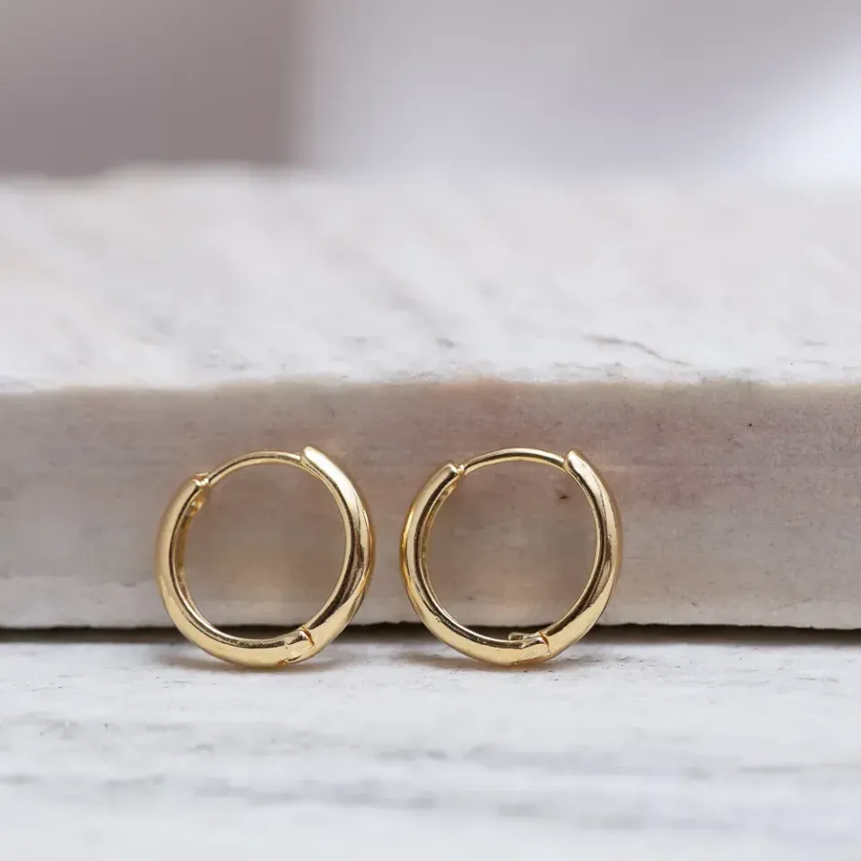 BRINCO ARGOLA M LISA BANHO OURO 18K