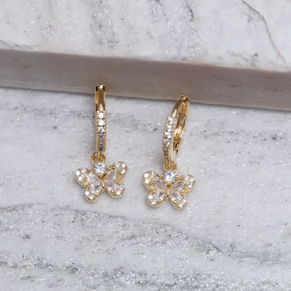 BRINCO ARGOLINHA BORBOLETA CRISTAL BANHO OURO 18K