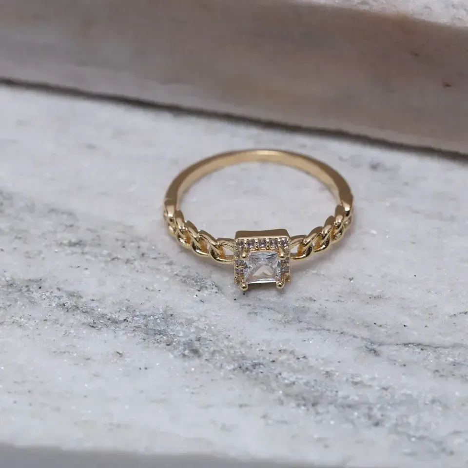 ANEL ELO CORRENTE COM PONTO DE LUZ QUADRADO BANHO OURO 18K