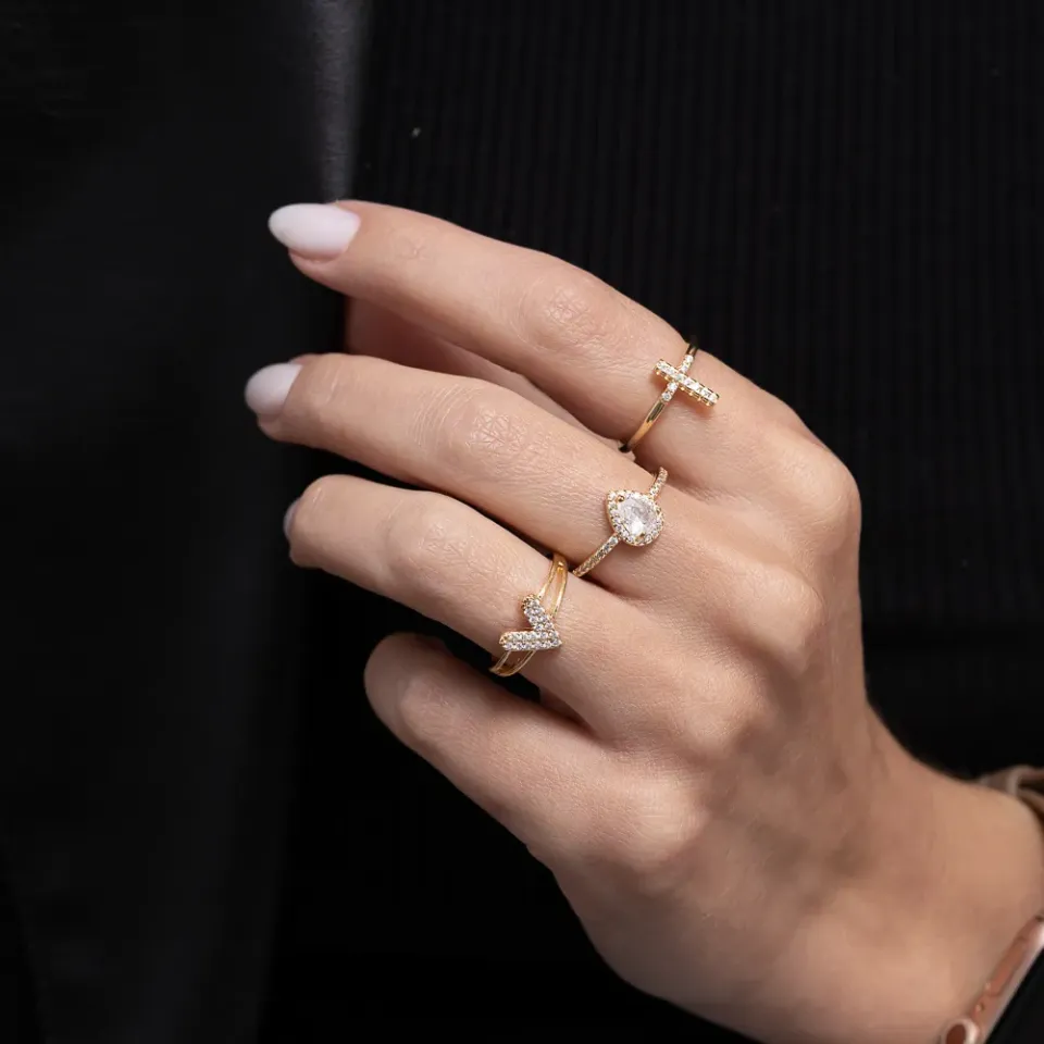 ANEL CRUZ CRAVEJADO COM ZIRCÔNIAS BANHO OURO 18K