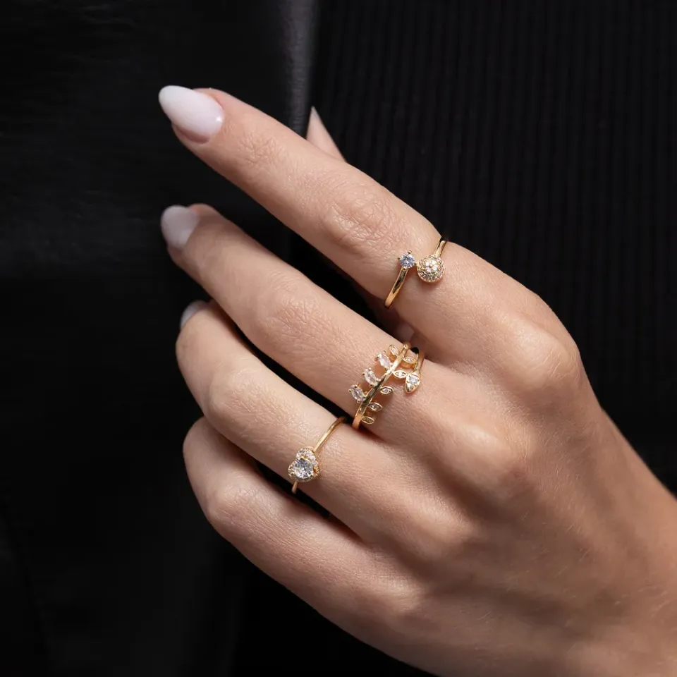 ANEL PONTO DE LUZ DUPLO CRISTAL E CRAVEJADO BANHO OURO 18K