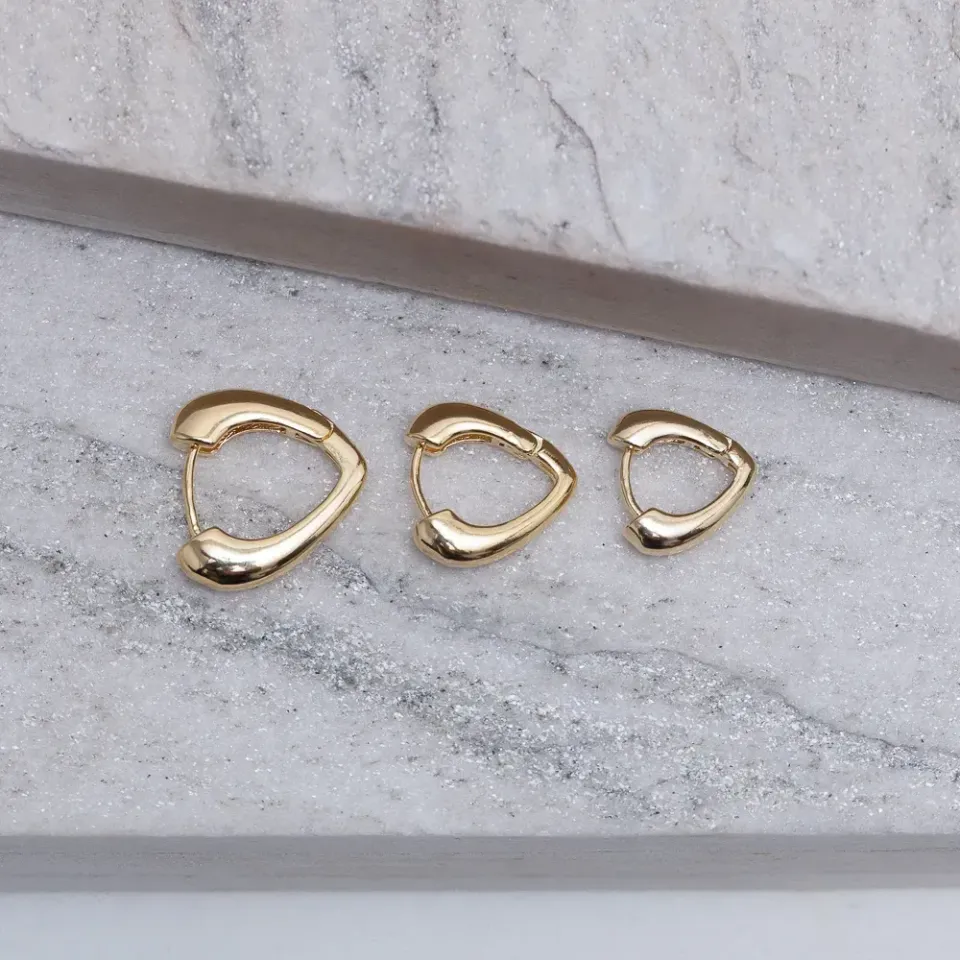 BRINCO ARGOLA G ABAULADA LISA BANHO OURO 18K