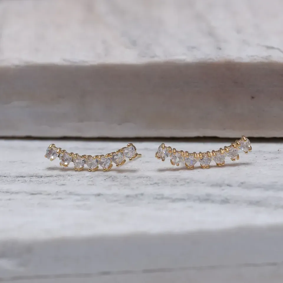 BRINCO EAR CUFF CORAÇÕES CRISTAIS BANHO OURO 18K