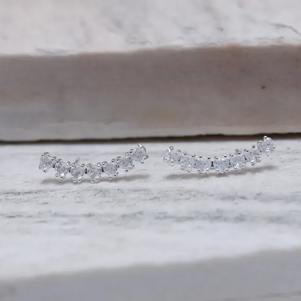 BRINCO EAR CUFF CORAÇÕES CRISTAIS BANHO PRATA