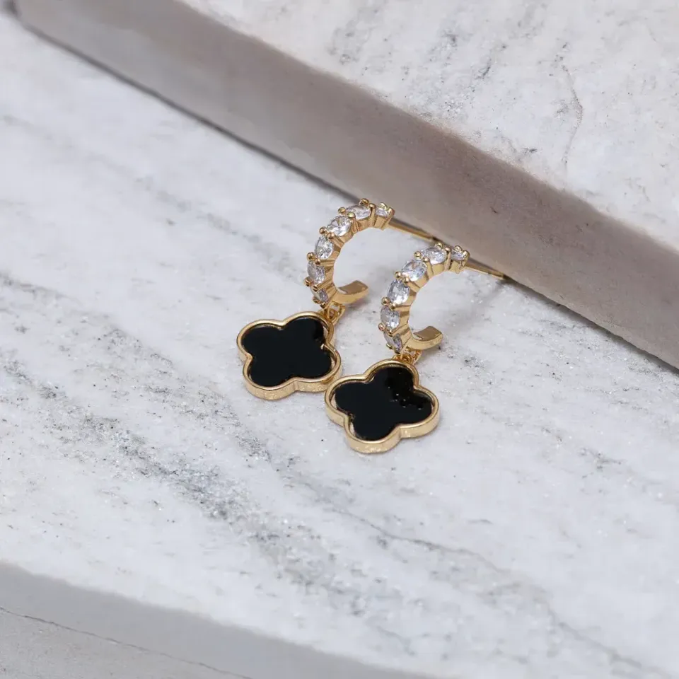 BRINCO MEIA ARGOLA VIRGINIA PRETO BANHO OURO 18K