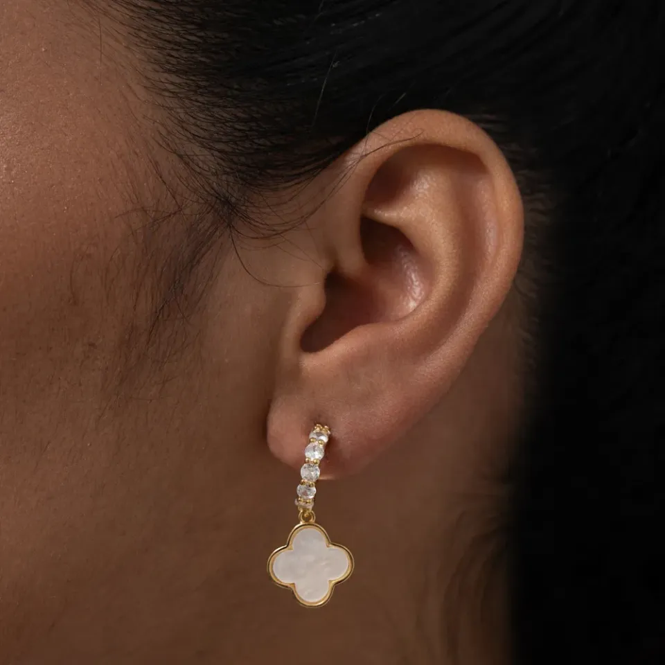 BRINCO MEIA ARGOLA VIRGINIA BRANCO PEROLIZADO BANHO OURO 18K