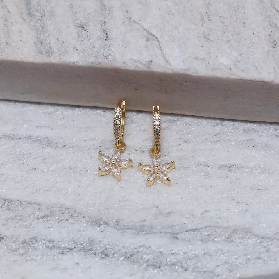 BRINCO ARGOLINHA COM FLOR CRISTAL BANHO OURO 18K