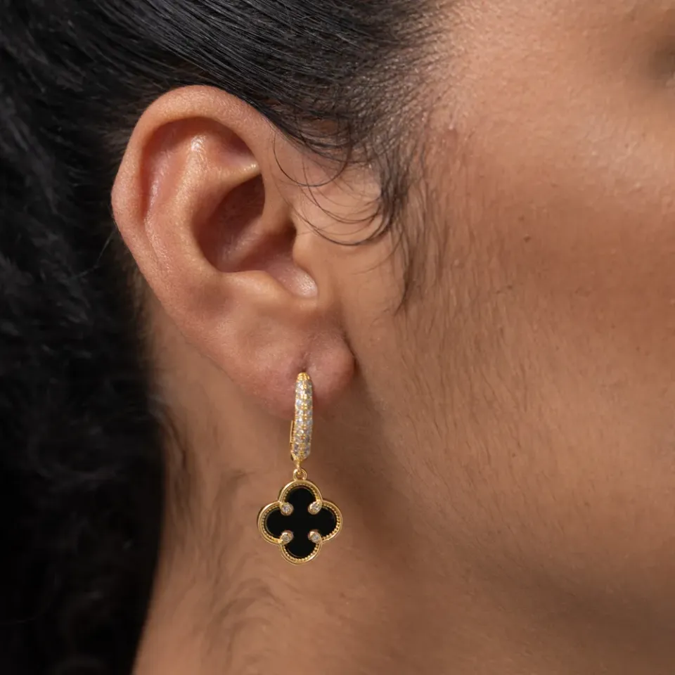 BRINCO ARGOLA CRAVEJADA COM VIRGINIA PRETO BANHO OURO 18K