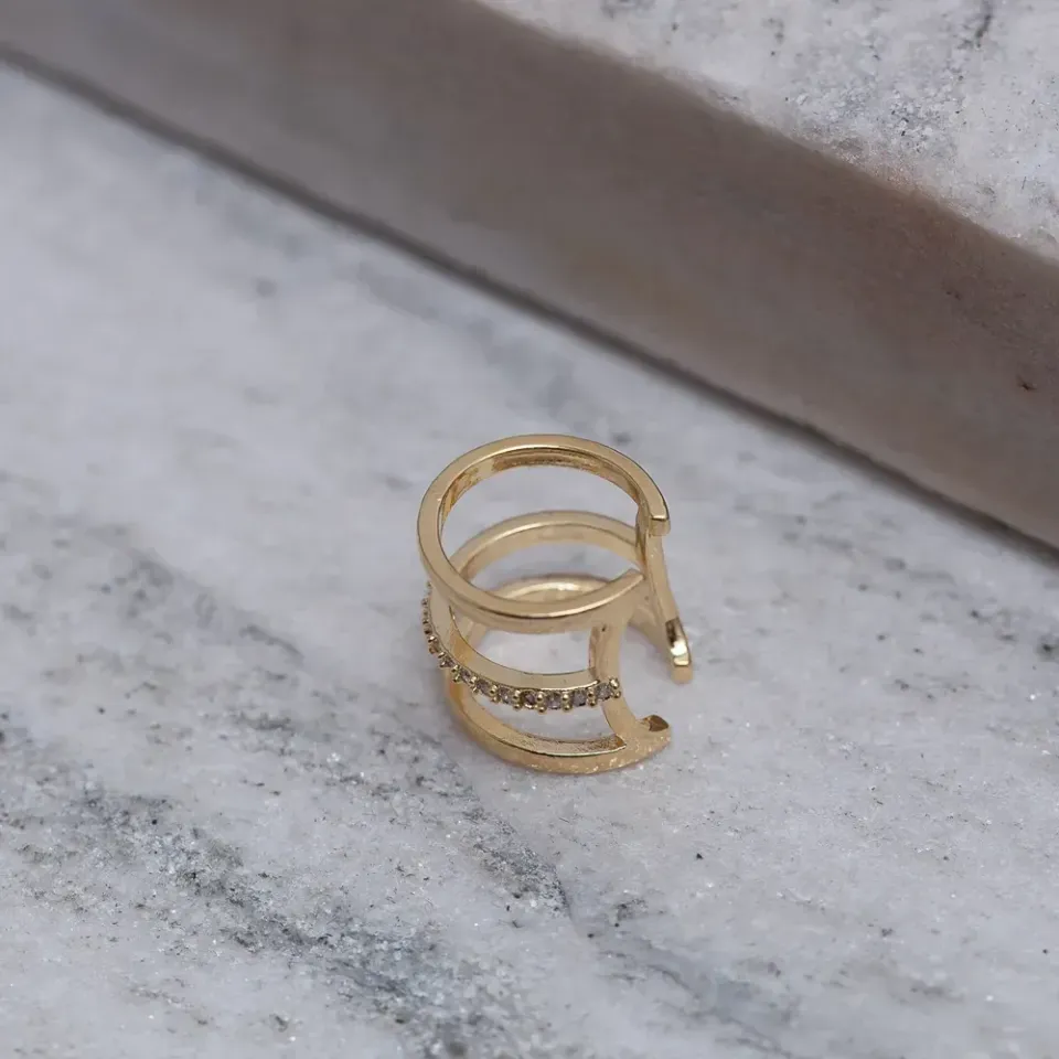 BRINCO FAKE TRIPLO FINO COM ZIRCÔNIAS BANHO OURO 18K