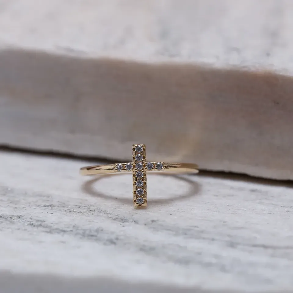 ANEL CRUZ CRAVEJADO COM ZIRCÔNIAS BANHO OURO 18K