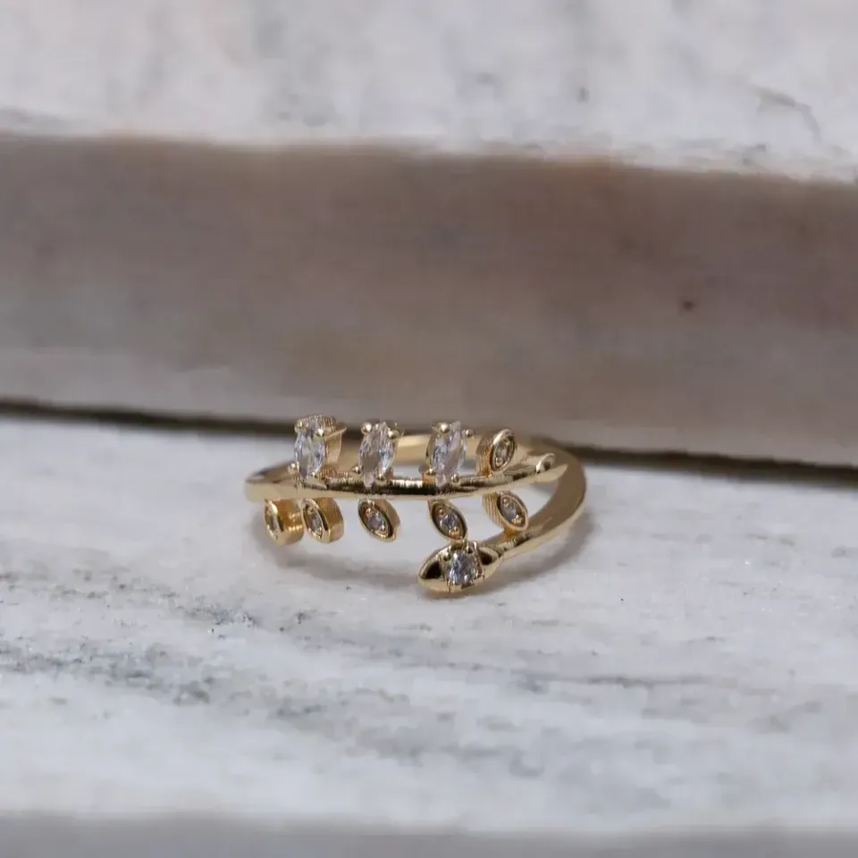 ANEL RAMINHOS COM ZIRCÔNIAS CRISTAIS BANHO OURO 18K